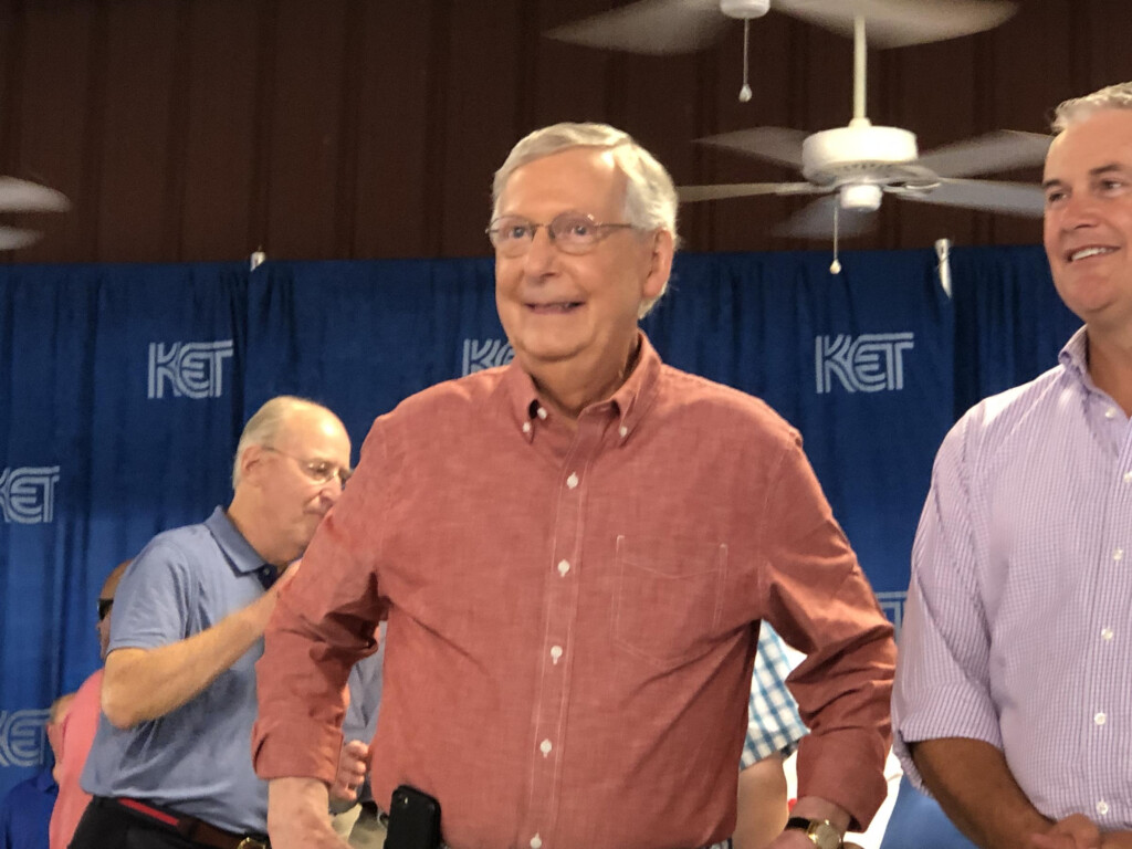 Aide Sen Mitch McConnell Trips Breaks Shoulder In Kentucky Capitol 